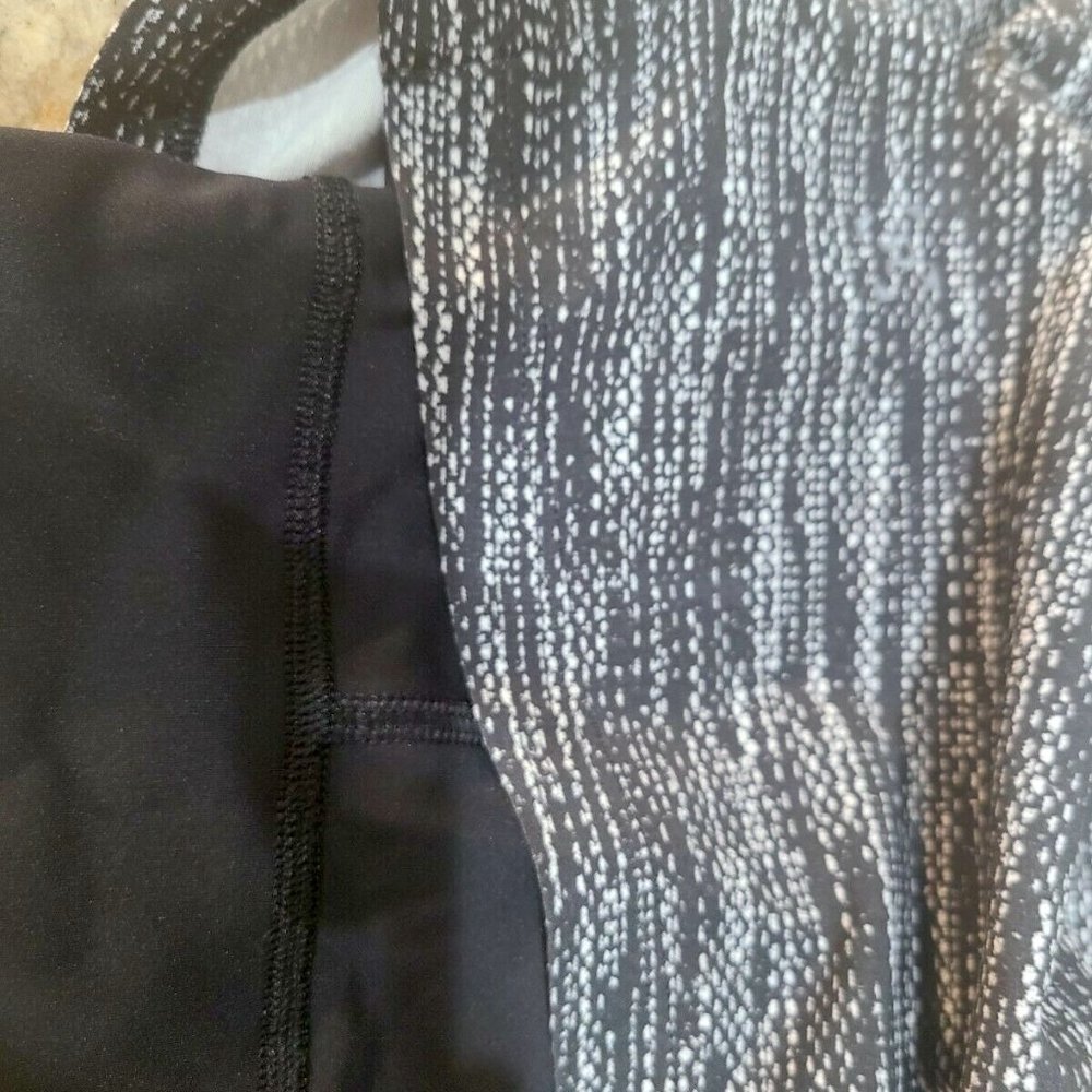 Lululemon Mens Running Shorts with Biker Lining - Picture 5 of 8